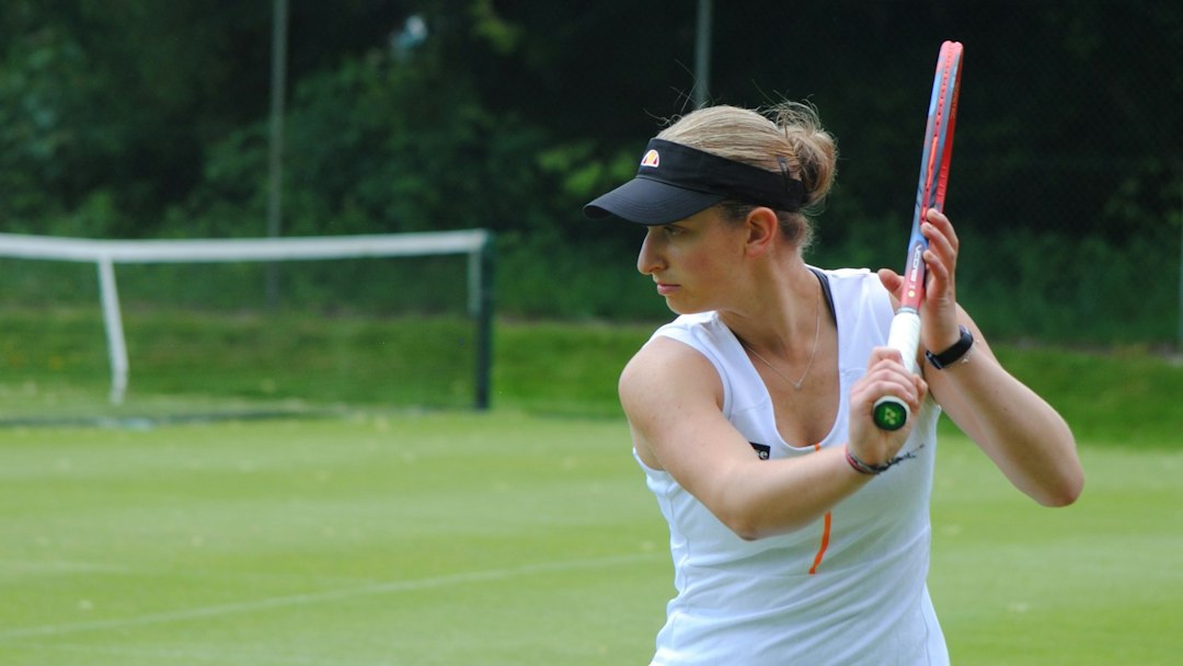 Slice tennis: zo sla je hem goed en zet je hem slim in