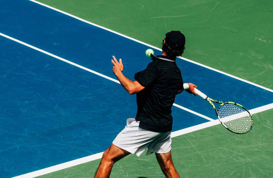Service tennis: zo sla je een betere opslag stap voor stap