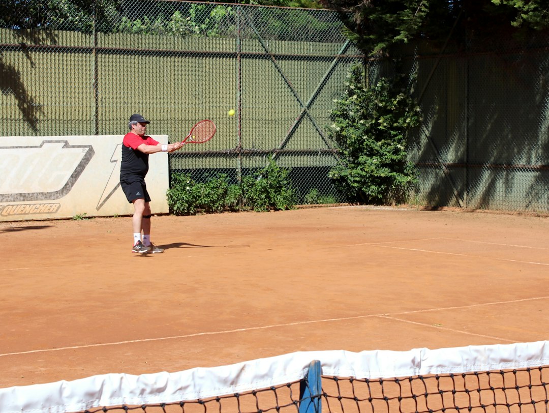 Forehand tennis: zo sla je een krachtige en betrouwbare forehand