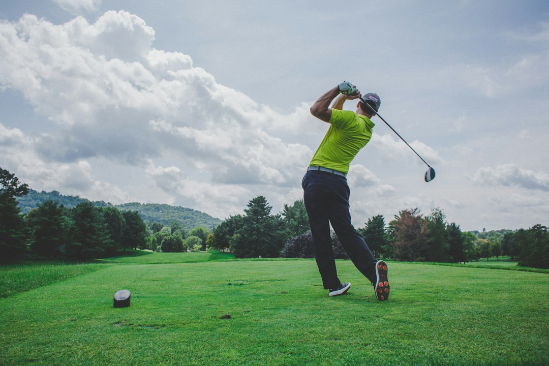 Golf swing oefenen thuis: zo train je effectief zonder baan