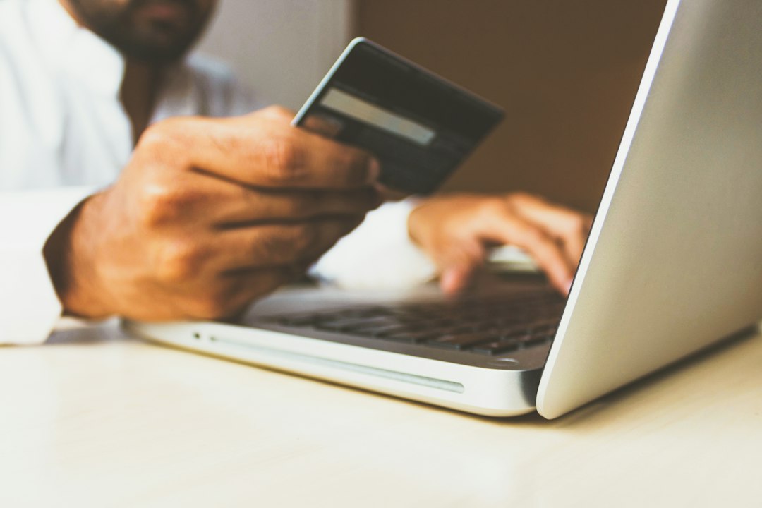 Online oplichting herkennen: zo prik je er doorheen